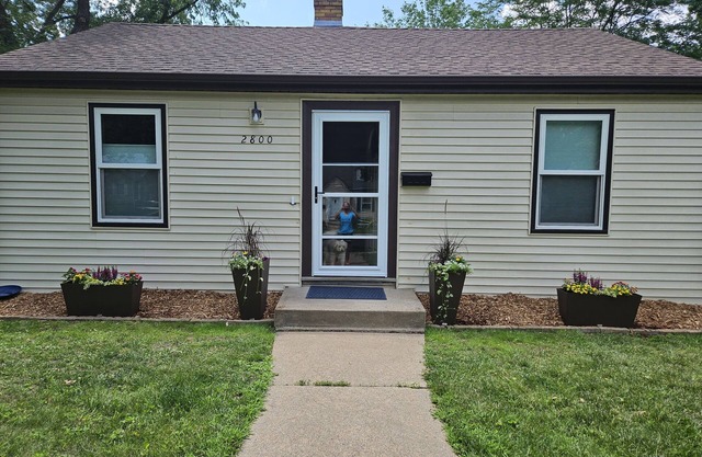 Bright comfortable home in quiet neighborhood. Excellent Twin Cities location.