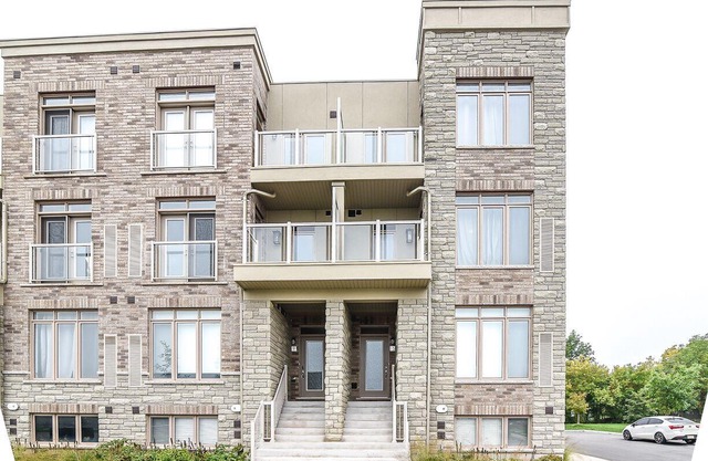 Bright Corner Townhouse Downtown Beamsville