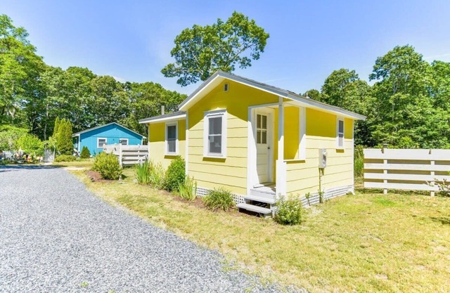 Bright Cottage Close to Bayside Beaches!