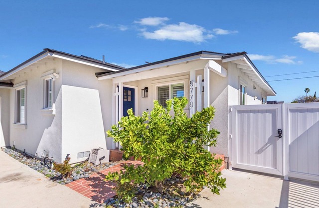 Bright & Cozy 3BR - Walk to Top Spots!