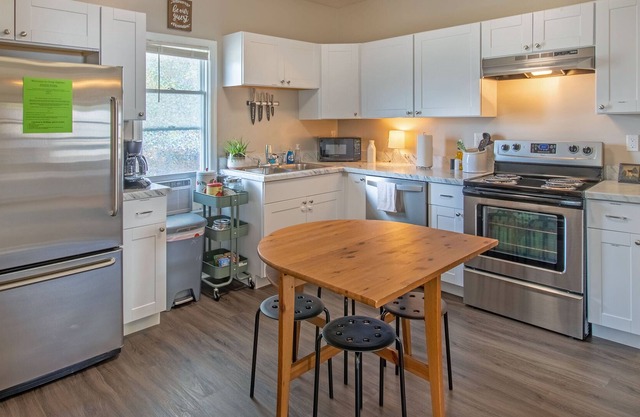 Bright, Cozy, Dog Friendly, Shenandoah area!