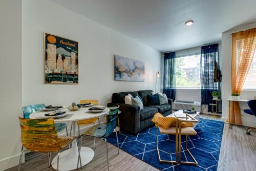 Bright & Cozy Walkable Alberta Condo, Fast WiFi, & Quite