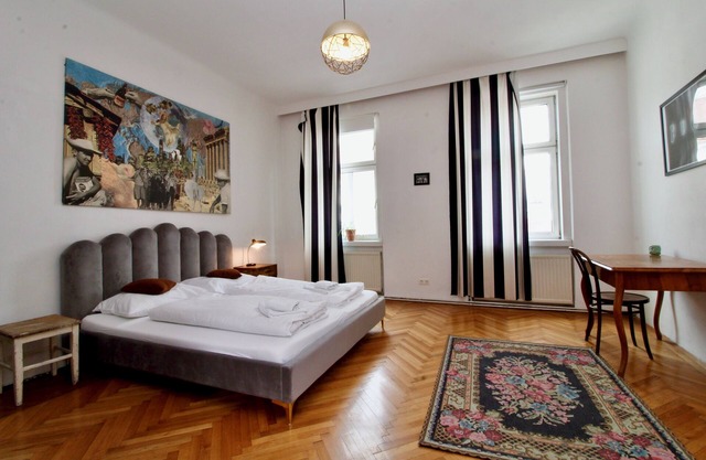 ★BRIGHT ELEGANT FLAT in Center★