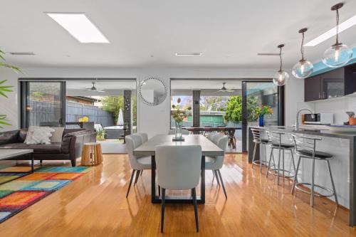 Bright Family Home in Rydalmere with Yard & BBQ