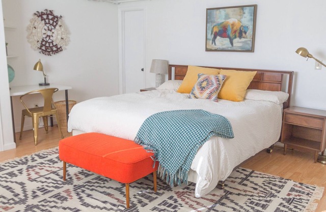 Bright family friendly 3 bed 2 bath w/3 king beds located near AFA