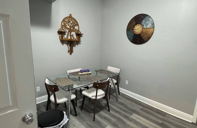 Bright, furnished studio-Perfect for traveling professionals or students