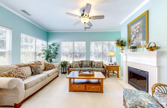 Bright home with outdoor pool, on-site golf, tennis & beach access
