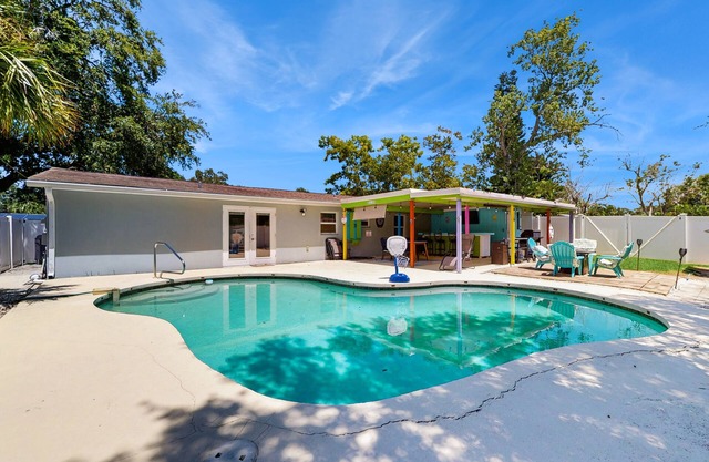 Bright Home with Private Pool, High-Speed WiFi, Firepit, Outdoor Bar, and Grill