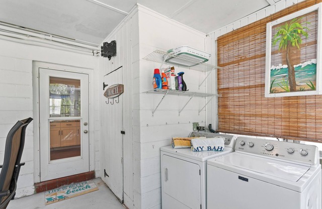 Bright Jax Beach Pool Retreat with Heat, AC, WiFi, Bikes etc