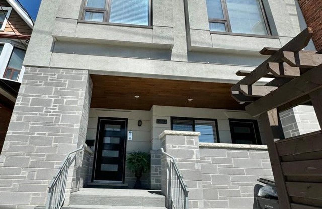 Bright Luxurious 2 Bedroom Apartment
