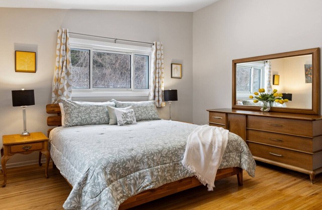 Bright "Mid-Century Modern" Ranch