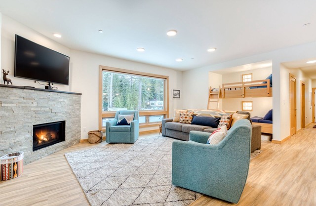 Bright & modern dog-friendly getaway w/private balcony, gas grill, & free WiFi
