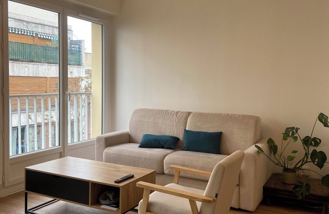 Bright & Modern Studio with Large Terrace Near La Défense & St Lazare