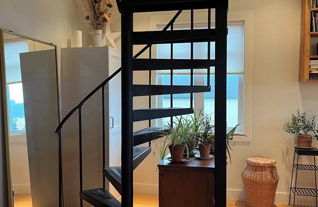 Bright one-bedroom in Lopez Village with deck and sunset views