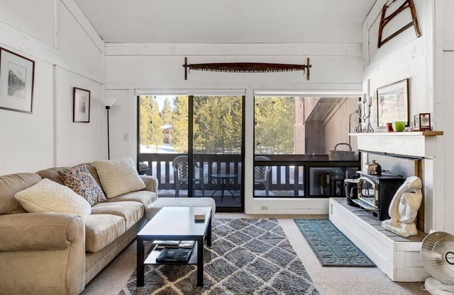 Bright, open, and dog friendly! - Creekside #51 by RedAwning