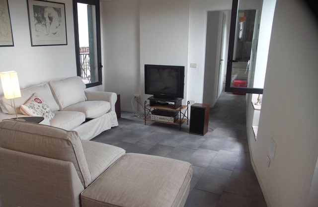 Bright penthouse in the village of Sorano with terrace and valley view, Terme just 4 km away