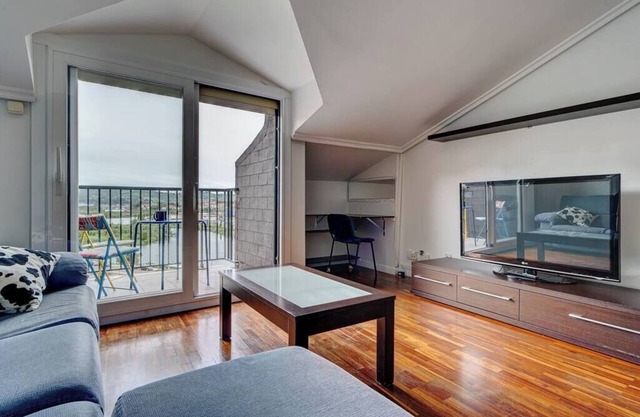 Bright penthouse with terrace, Irún | Parking | 4Pax, IR Property Management