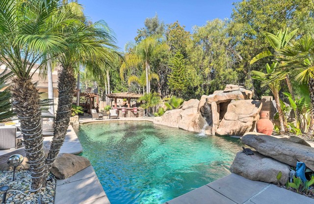 Bright Poway Studio w/Shared Outdoor Pool!