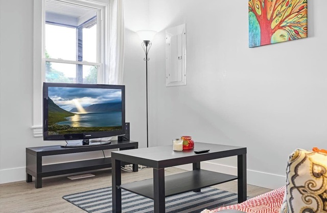 Bright & Renovated 3BR Hamilton Gem Near Downtown