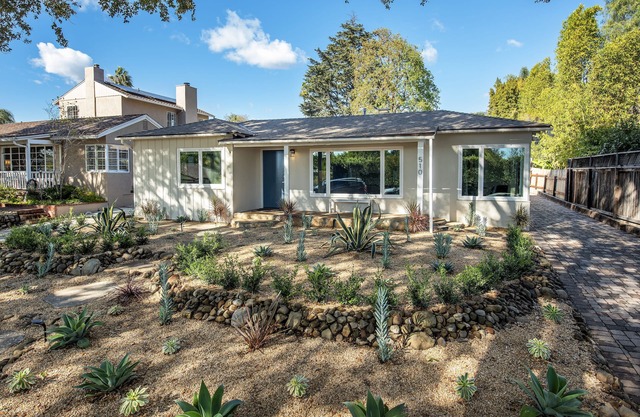 Bright Renovated Garden Paradise Minutes to Beach, Hikes, Restaurants & Downtown