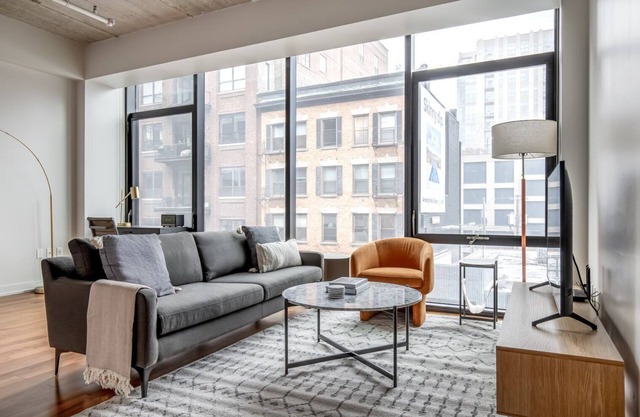 Bright River North 1BR w/Gym, Lounge & Roof, nr Riverwalk, by Blueground