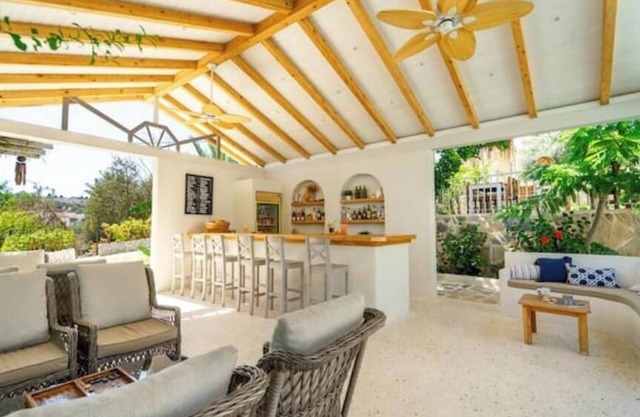 Bright rooms, landscaped garden.