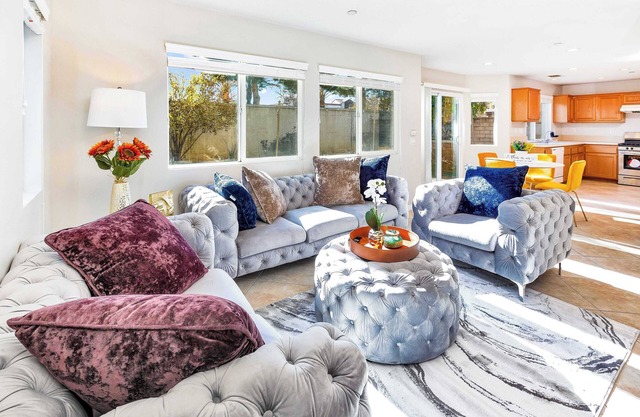 Bright & Roomy 4BR｜Fenced Yard｜Close to Park｜Flexible Stay Options#41327