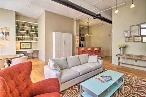 Bright Savannah Loft in Historic District!