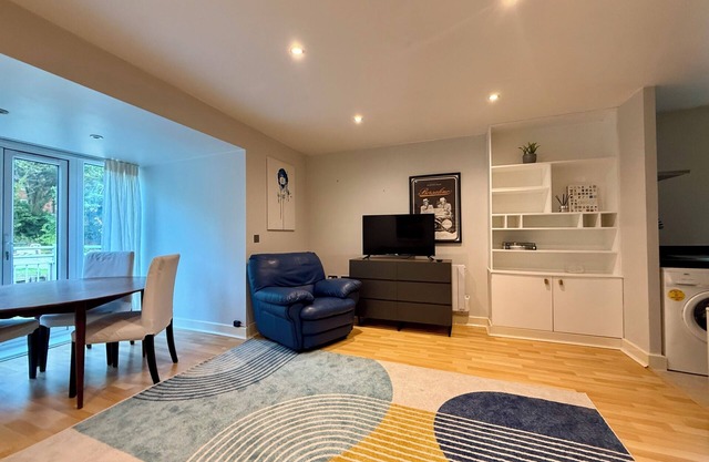 Bright & Spacious 1-Bed Apartment with Balcony & Private Parking