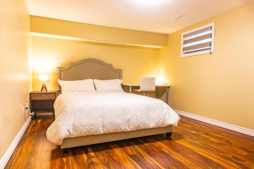 Bright & Spacious 2BR & Parking Near TTC & Shops