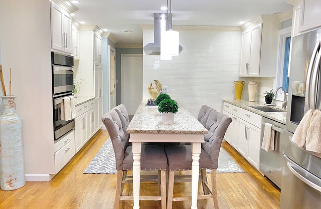 BRIGHT & SPACIOUS 5-bedroom house in peaceful Marlborough with AC, WiFi