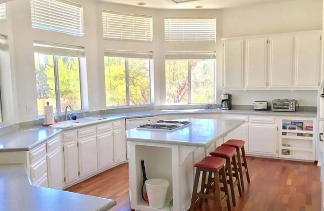 Bright, Spacious and sparkling clean 3 bed 2 bath