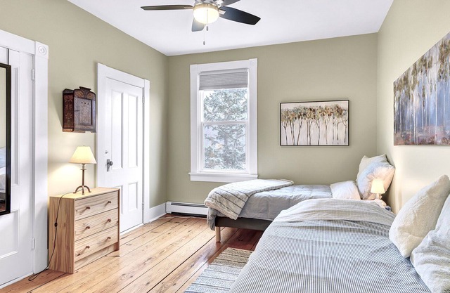 Bright Spacious Family Suite in Historic Farmhouse on Sunny Acreage