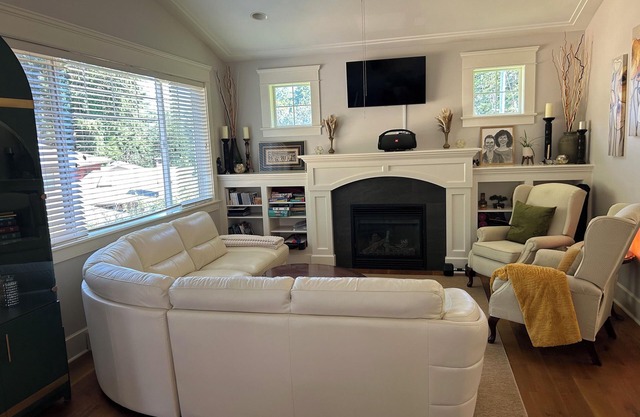 Bright Spacious Home w/Kids Areas