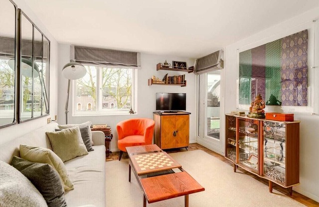 Bright Stepney Green Nest