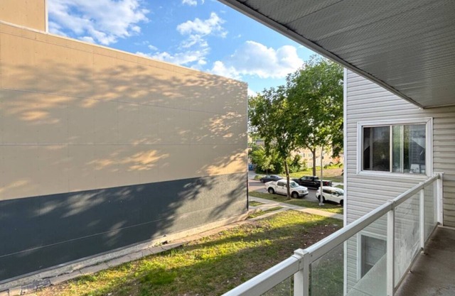 Bright Studio in Central YEG | Steps from Everything!