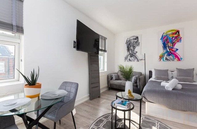 Bright Studio Near Maida Vale, great connection to Central London