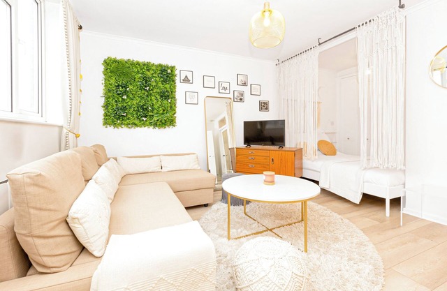 Bright Studio w balcony, Putney, 5min tube