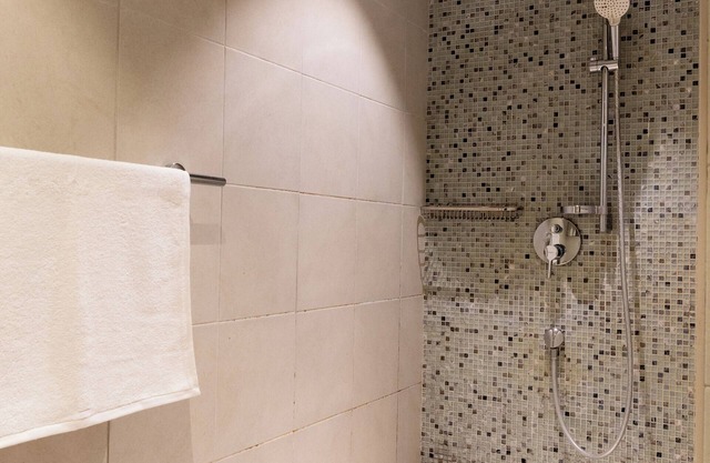 Bright Studio with Balcony, Pool & Gym – Near Yas Attractions