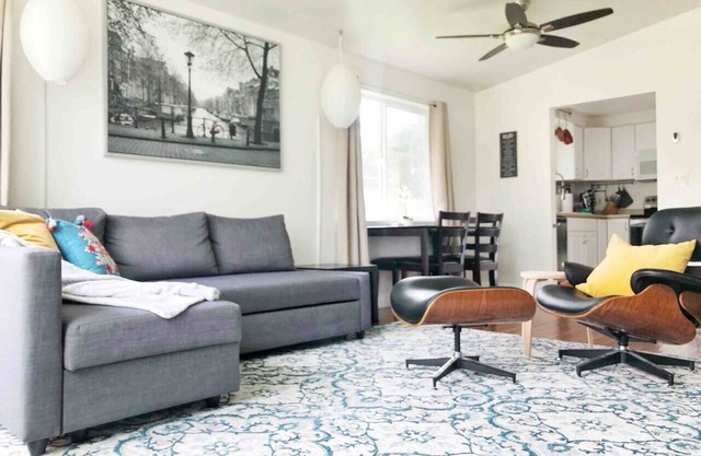 Bright & Stylish, Fenced Yard, Steps from Nature, Minutes Walk to Downtown