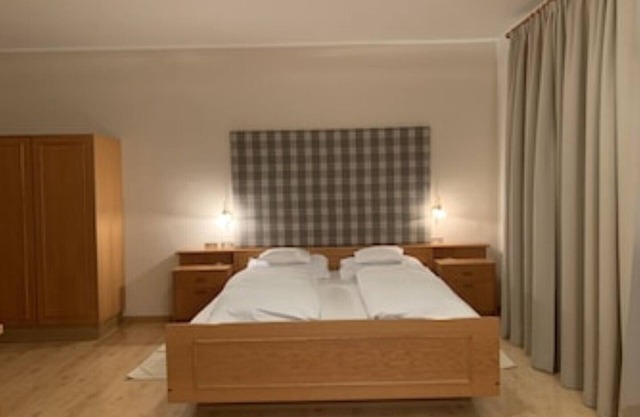 Bright, sunny studio apartment with spacious balcony. Proximity to Bolzano & Merano WLAN