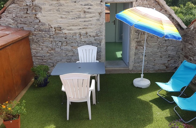 Bright T2 cottage with terrace