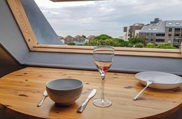 Bright T2 with sea view and 30m from Les Minimes beach in La Rochelle