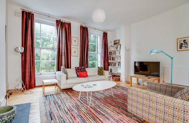 Bright Two Bedroom Apartment Near Vibrant Camden Town