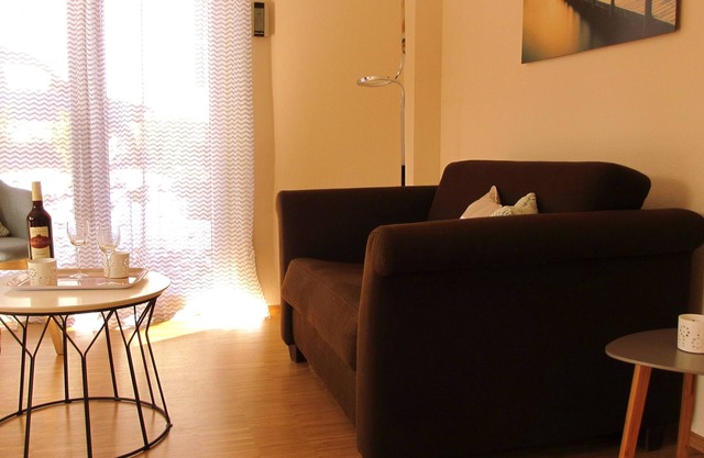 Bright vacation apartment with private garden in the center of Immenstaad