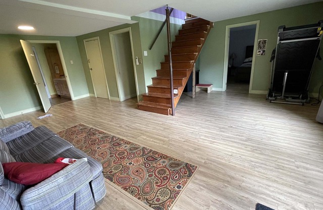 Bright w/Huge Backyard + 5min to Parks!