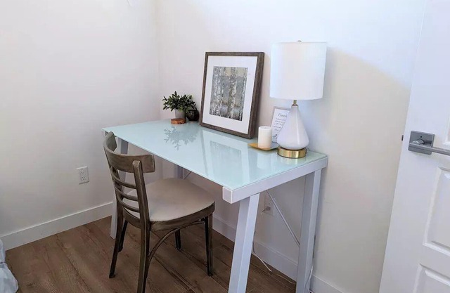 Bright Walk-Out Suite - Kitchenette & Amazing View