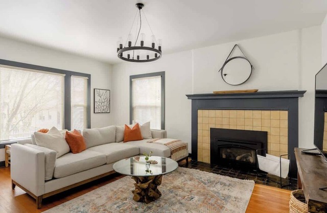 Bright + Walkable | Vintage Hawthorne Charm