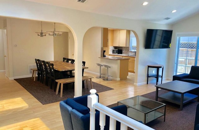 Bright whole house 6br/2ba Wifi Parking SFO 8 min