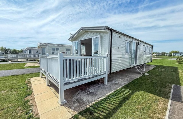 Brilliant 8 berth caravan at Grange Leisure Park in Mablethorpe ref 53111PR